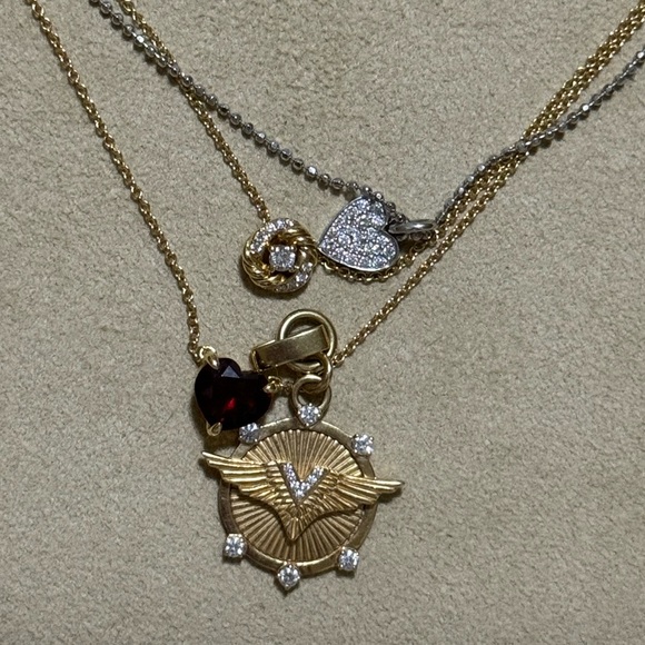 FOUNDRAE Baby Passion Medallion - Picture 6 of 6